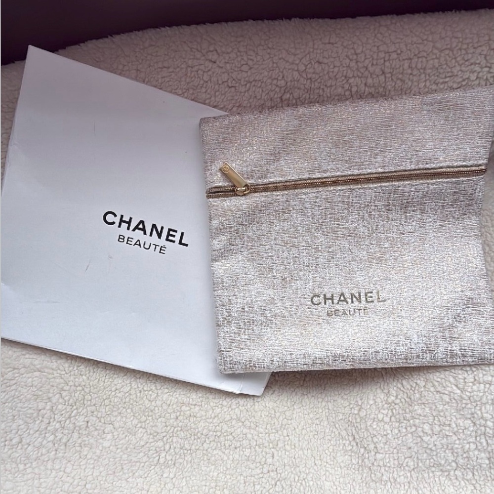 CHANEL Beauté Metallic Silver Pouch
